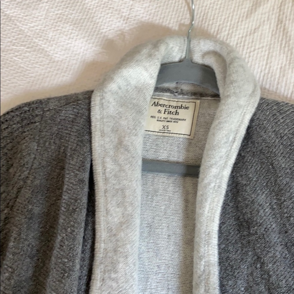 Adorable Abercrombie gray cozy sweater